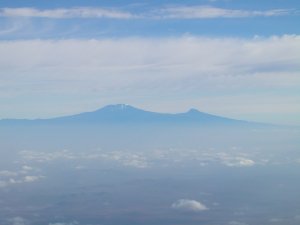 Vista aerea del monte più alto d’africa, il famoso Kilimanjaro
