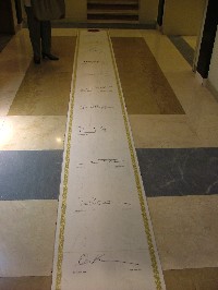 Le firme sul pavimento dell’Hotel King David (Gerusalemme)
